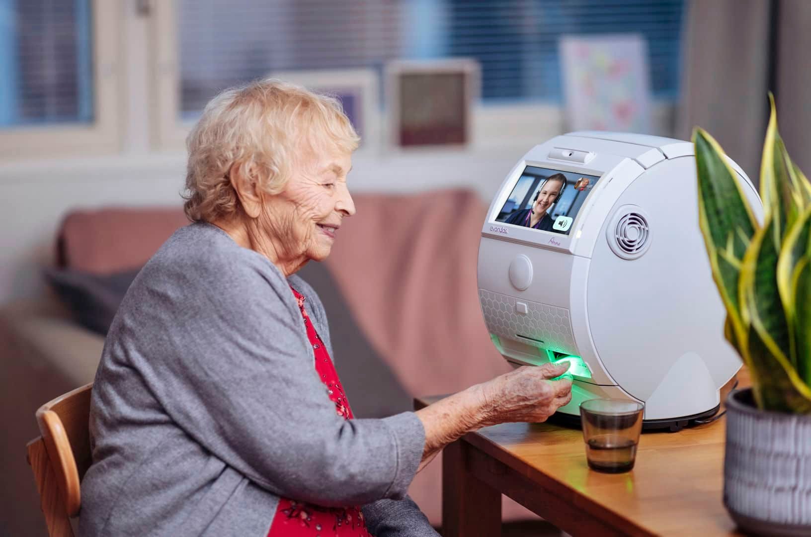 Evondos-Anna-and-lady-1